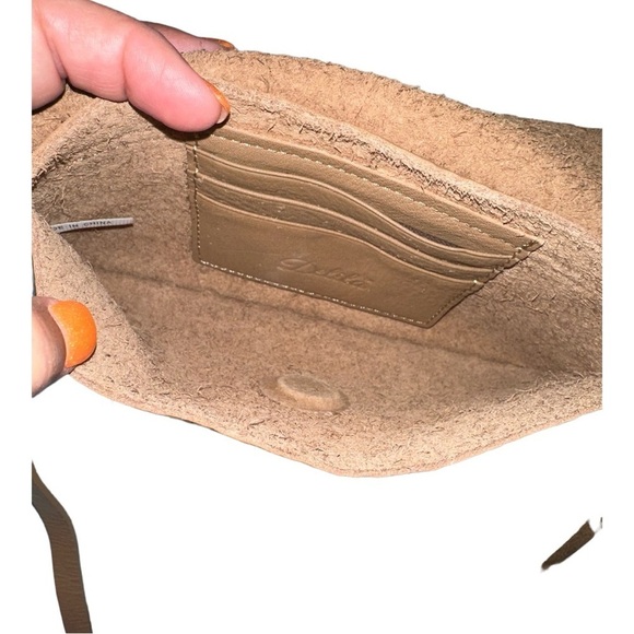 DELILA TAN LEATHER CLUTCH PURSE. 8 1/2” x 5”. - Picture 3 of 4